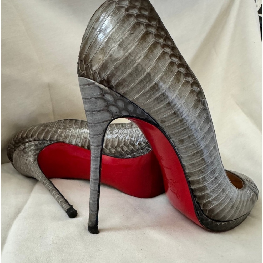 Size 39 Christian louboutin pumps
